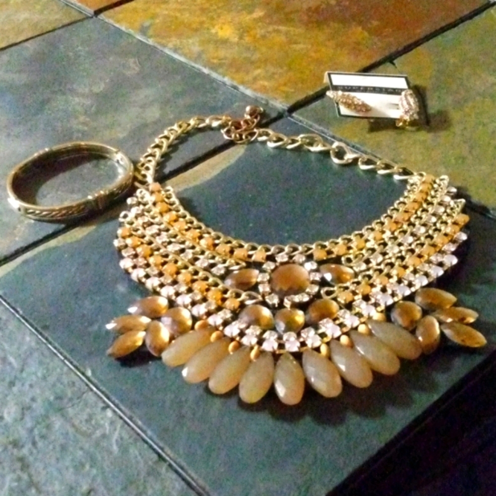 Necklace bracelet and clip on earrings gems are fa
